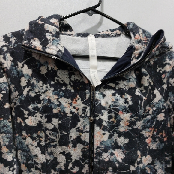 Lululemon Scuba Hoodie Light Cotton Fleece Spring Bloom Multi / Alpine White - Picture 3 of 9